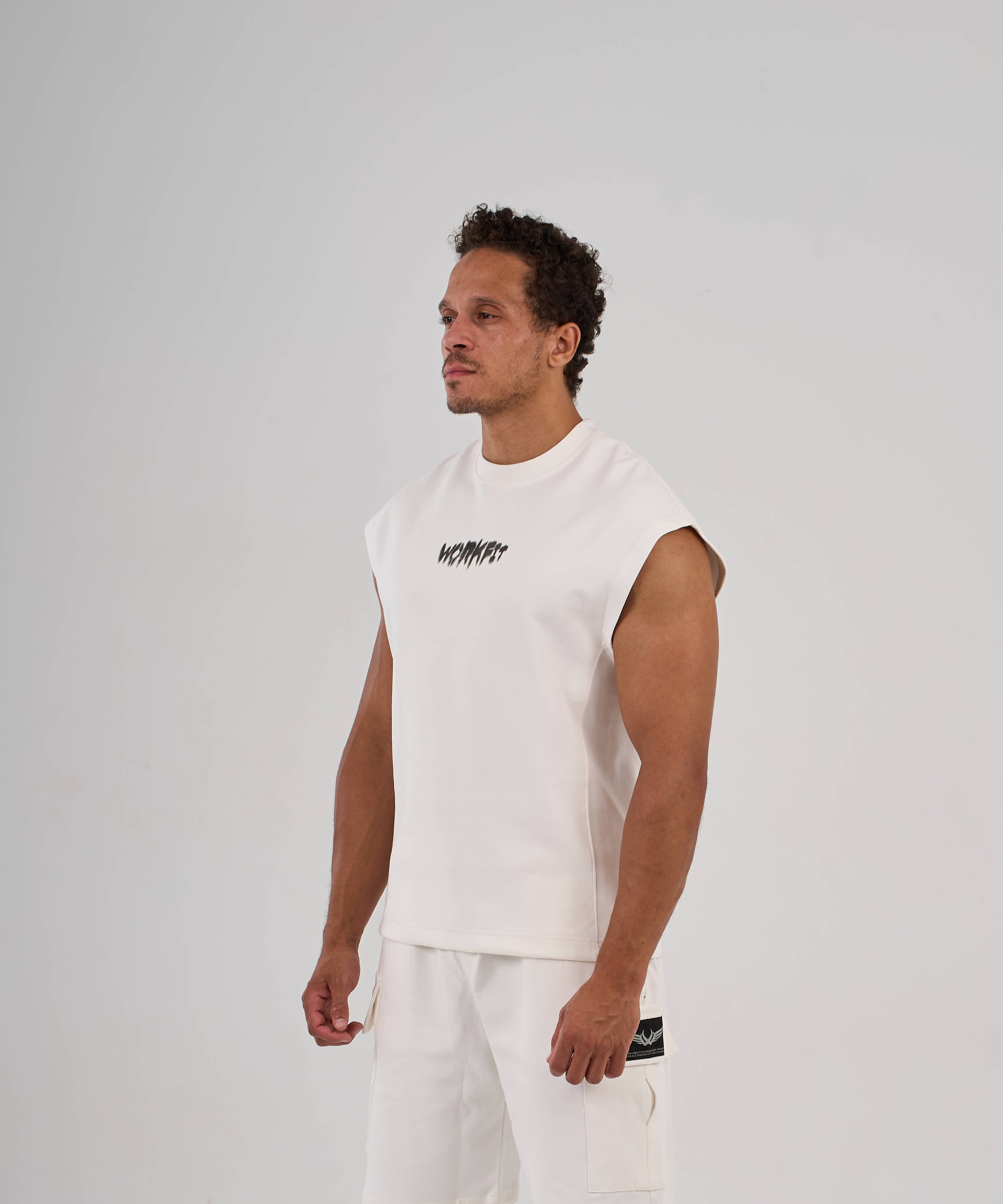 Muscle Fit Sleeveless t -white