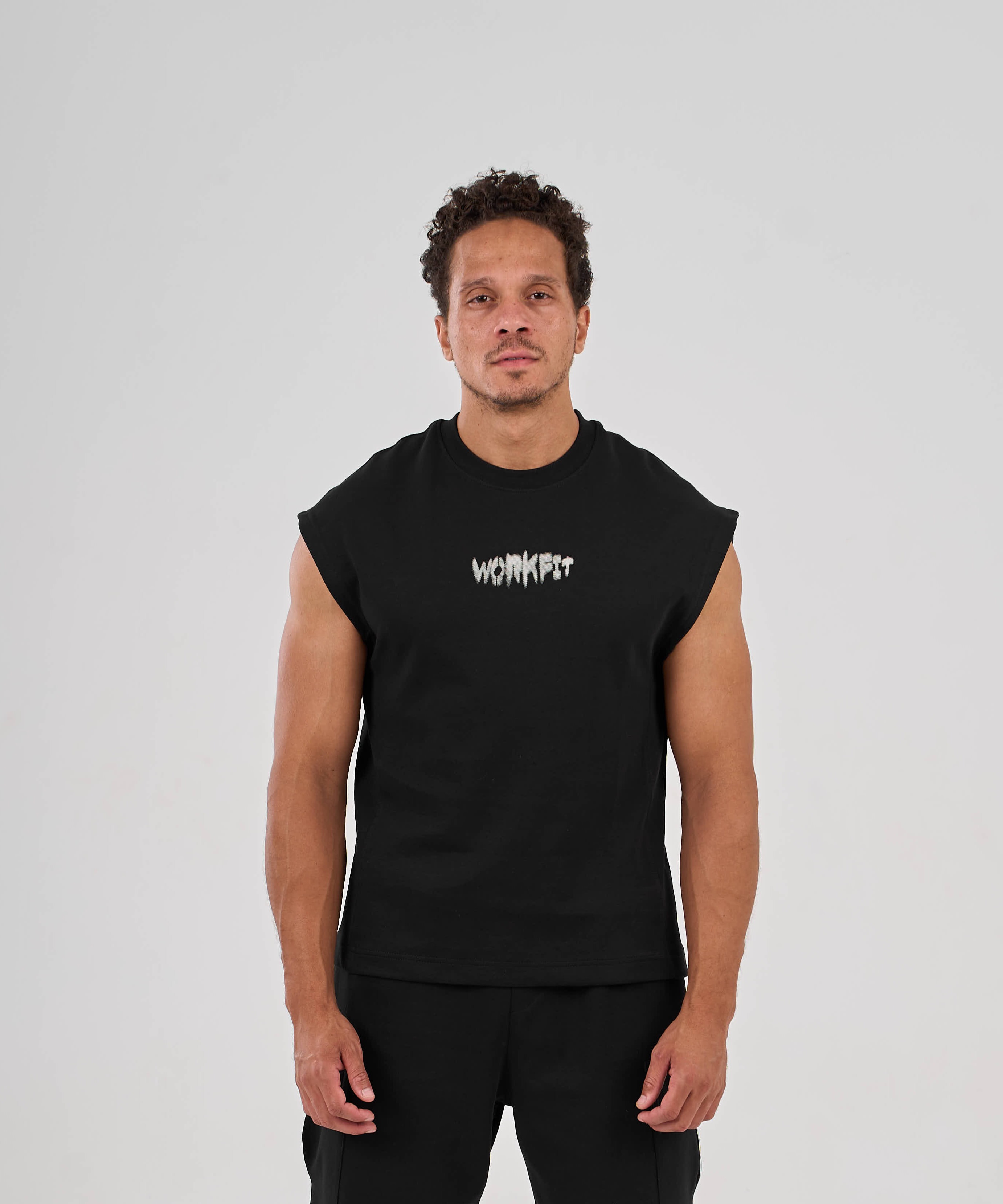 Muscle Fit Sleeveless t-black