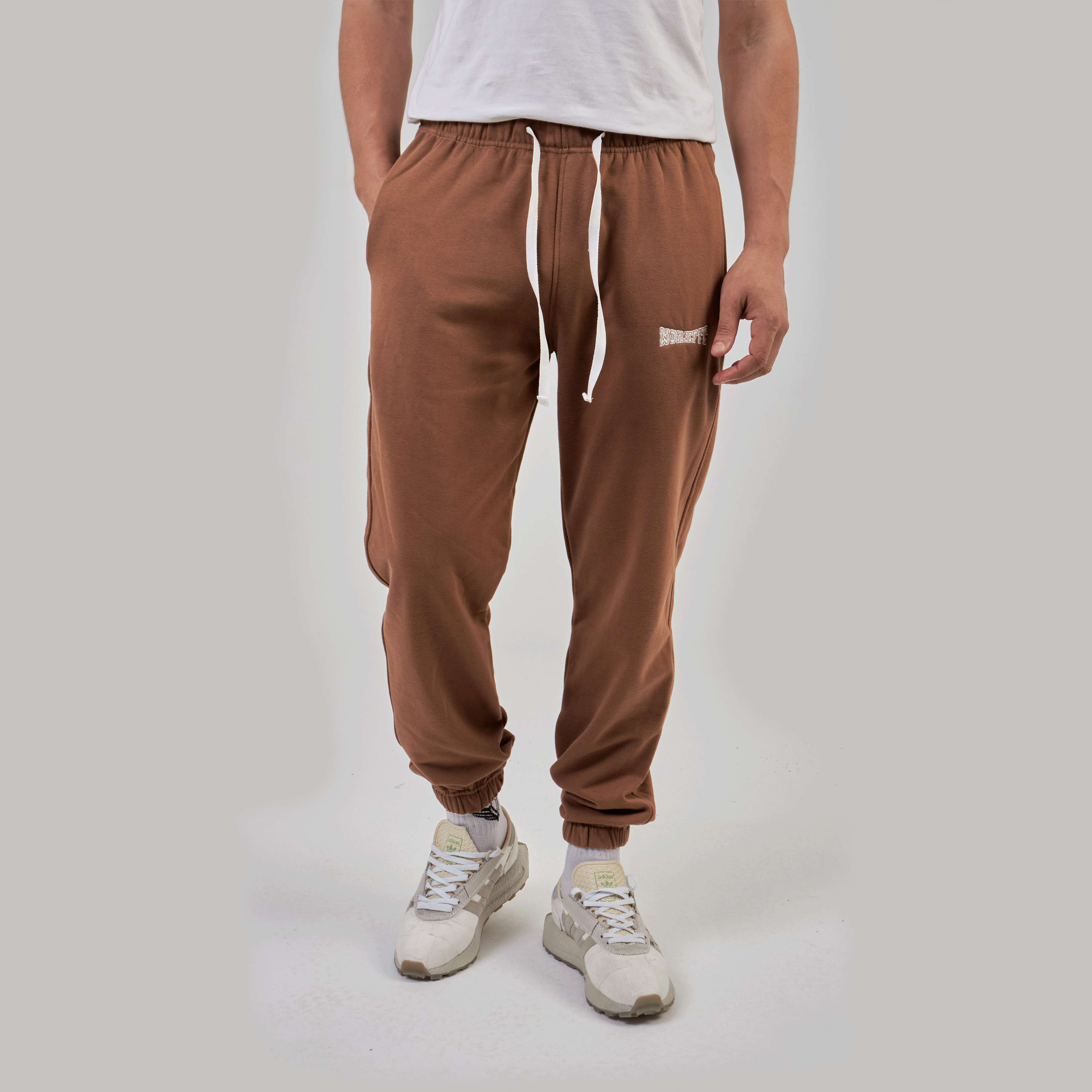 ESSENTIAL BROWN FLEX PANT